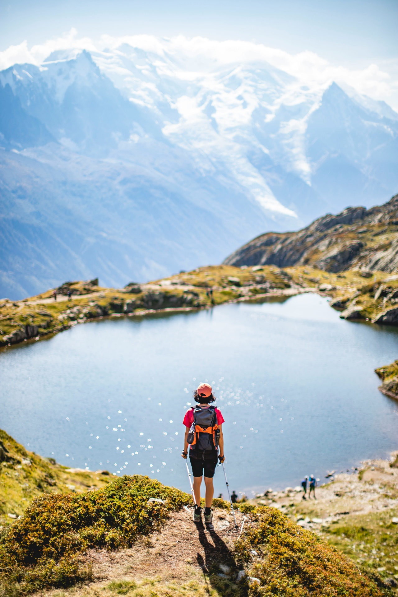 Vista panorámica de un lago de montaña
